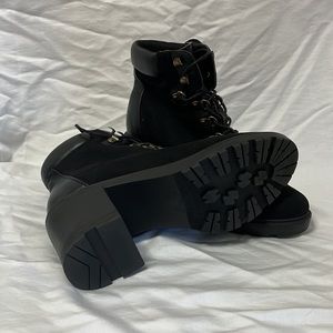 Heeled boots